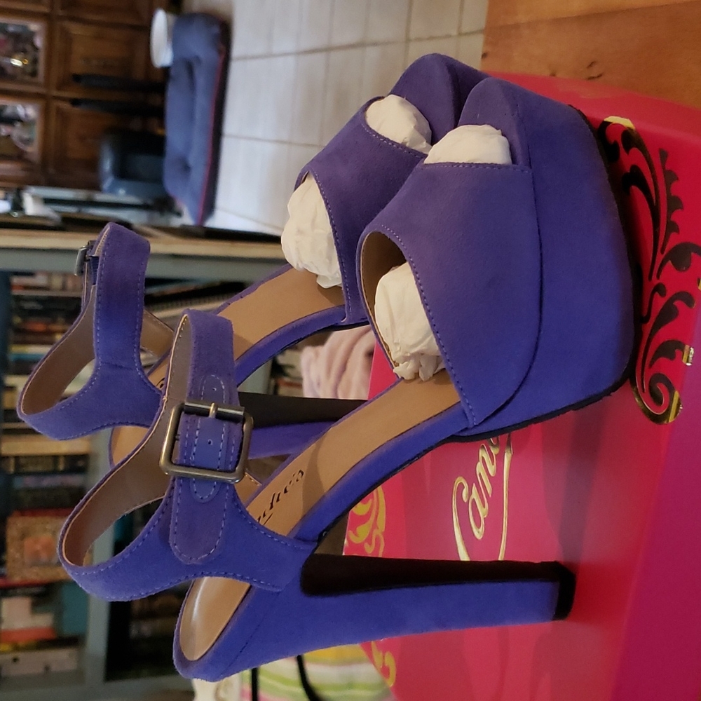 Candies NEVER BEEN WORN Lavender peep-toe Shoe.